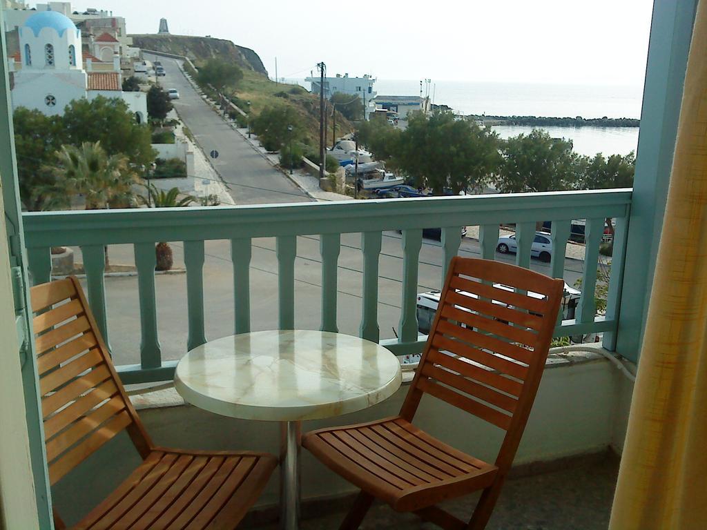 Afroditi Panormos  Bilik gambar