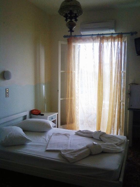 Afroditi Panormos  Bilik gambar